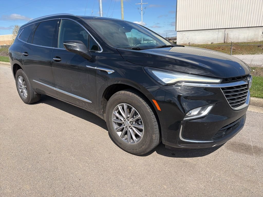 Used 2023 Buick Enclave Essence image 2