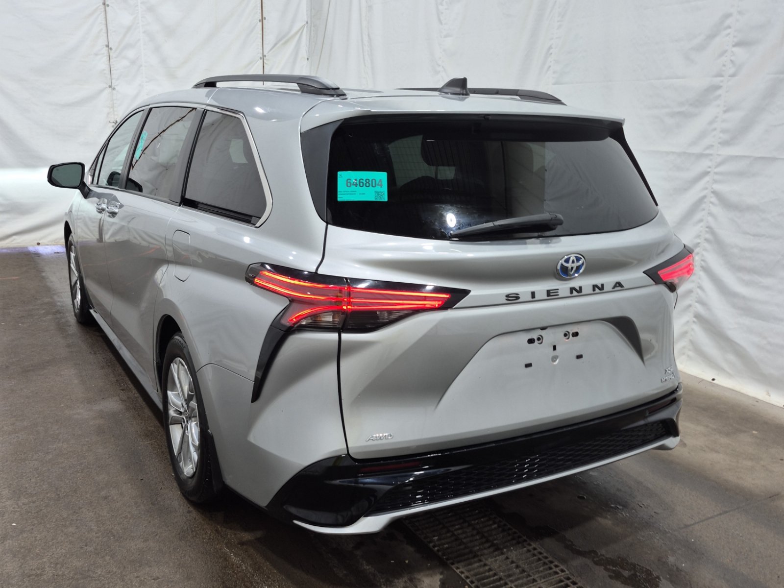 Used 2023 Toyota Sienna XSE AWD/4WD image 6