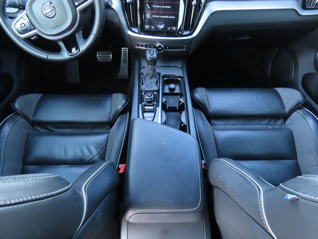 Used 2019 Volvo V60 T6 R-Design image 9