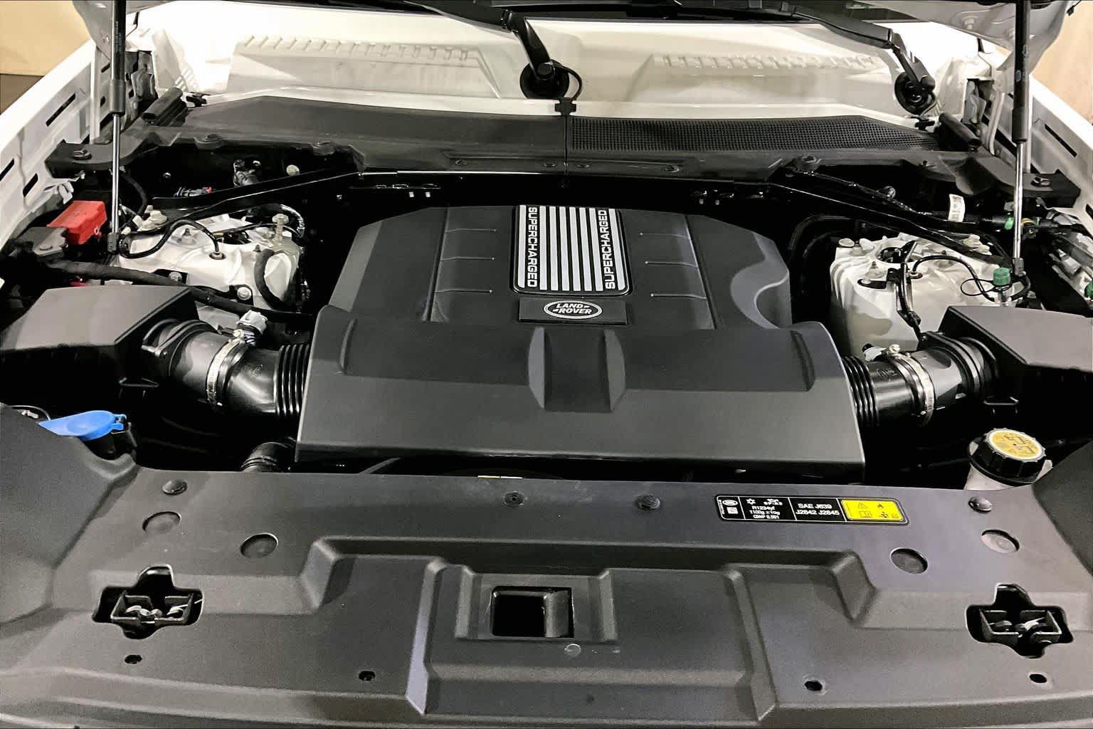 Used 2025 Land Rover Defender 110 V8 AWD/4WD image 29