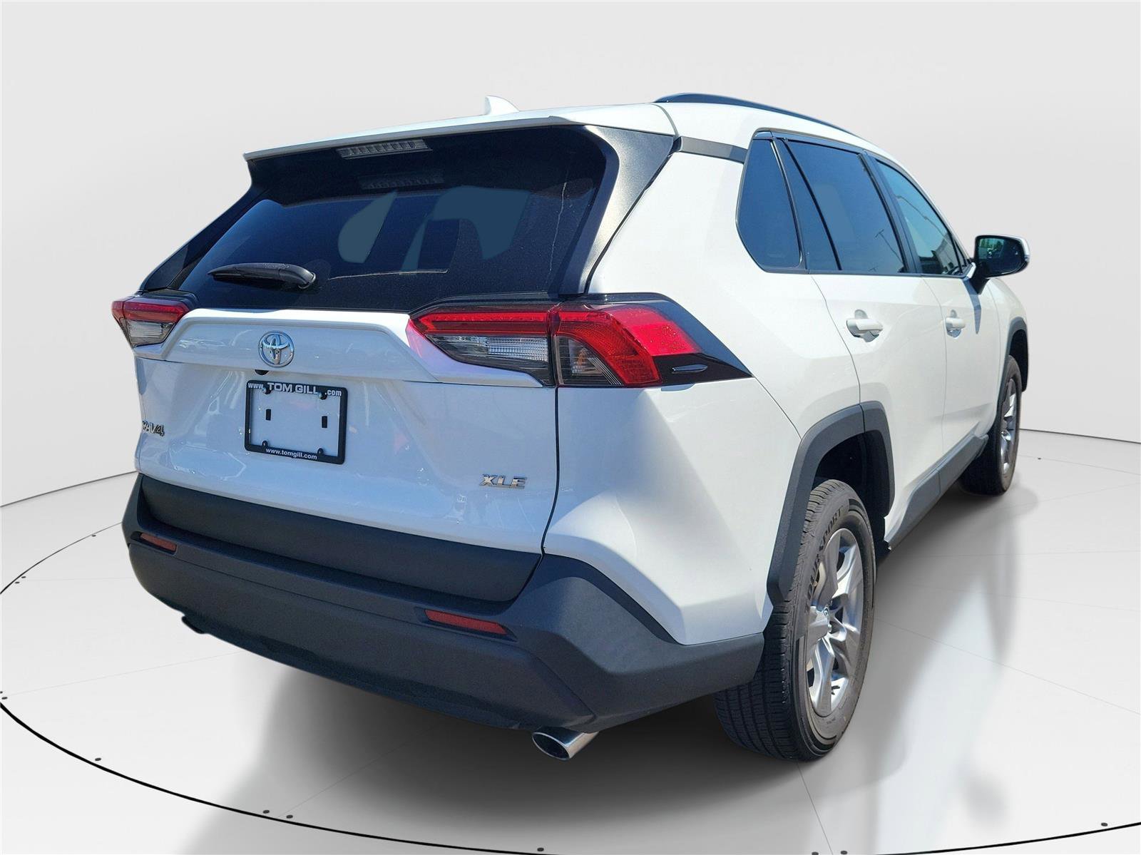 Used 2024 Toyota RAV4 XLE FWD image 4