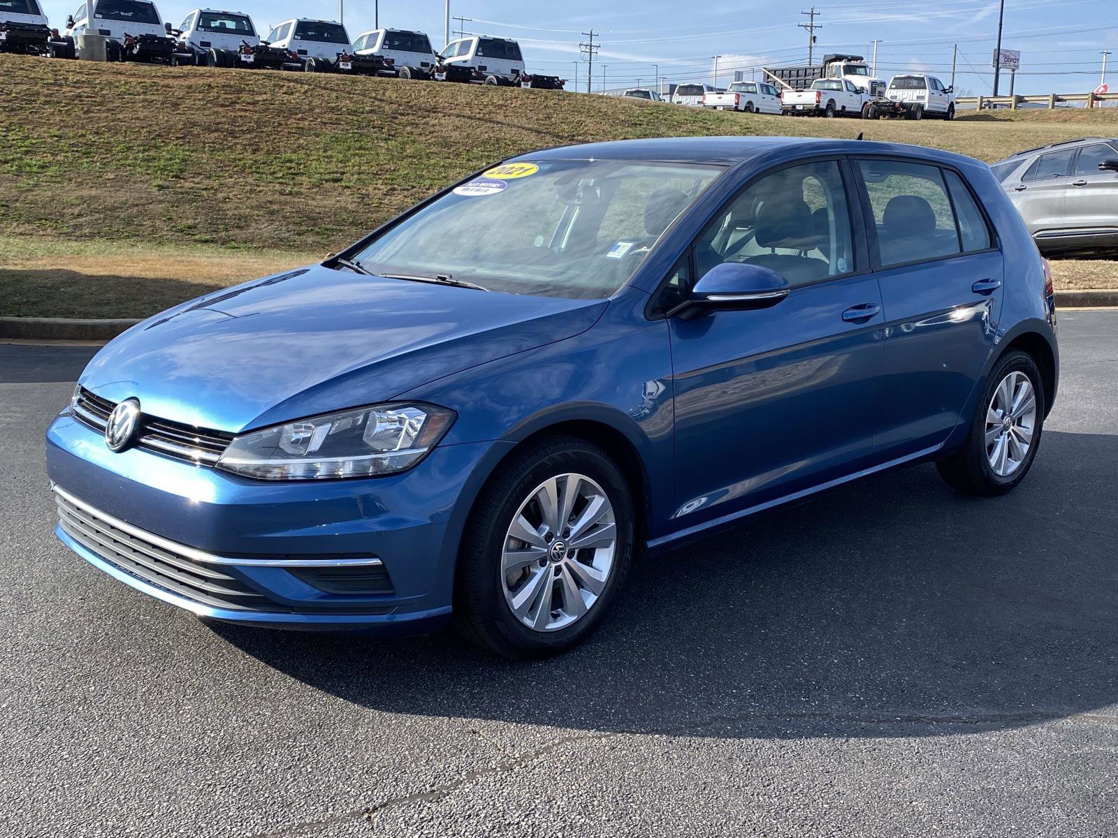 Used 2021 Volkswagen Golf 4-Door image 3