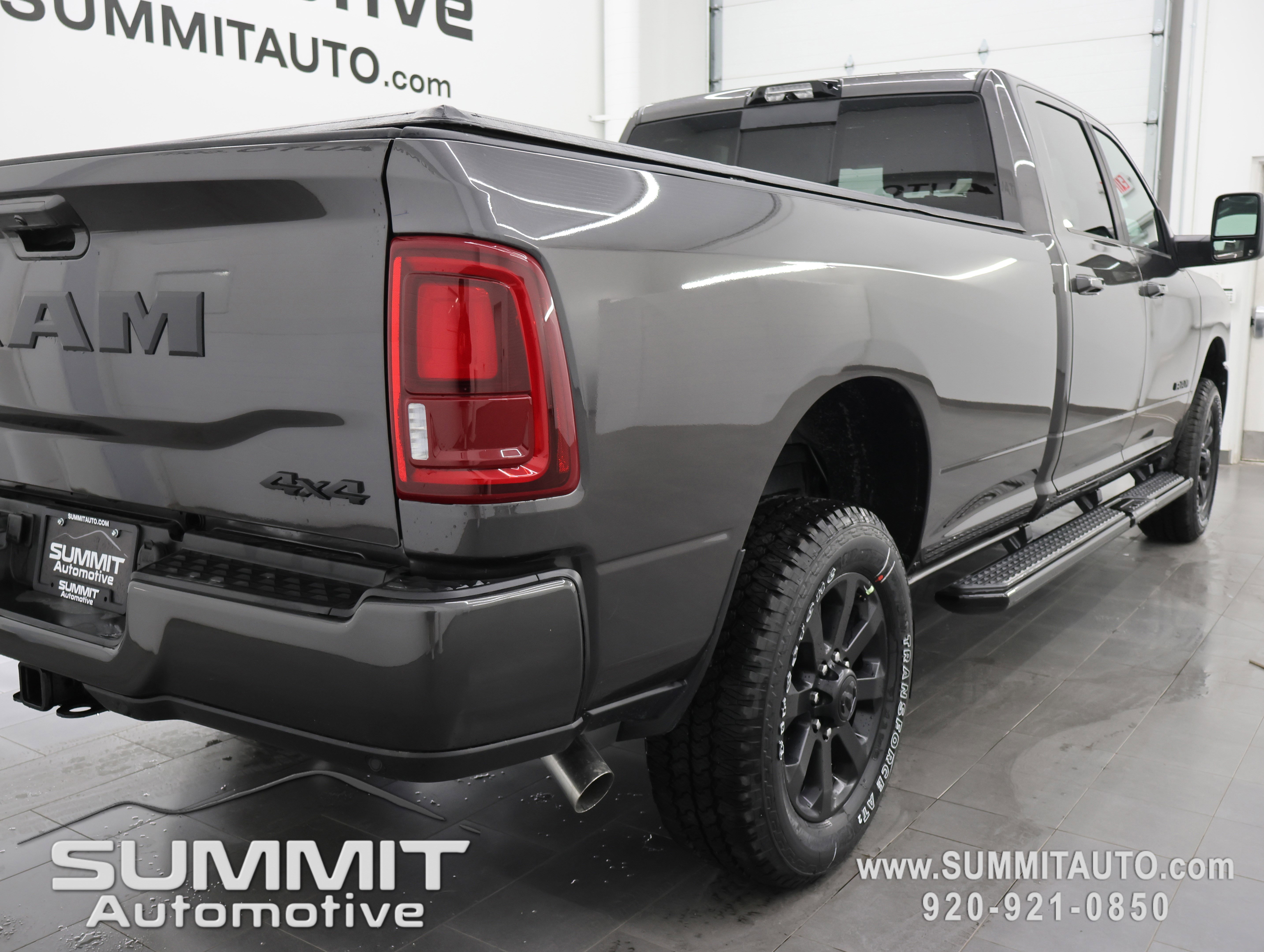 New 2026 RAM 2500 Laramie AWD/4WD image 4