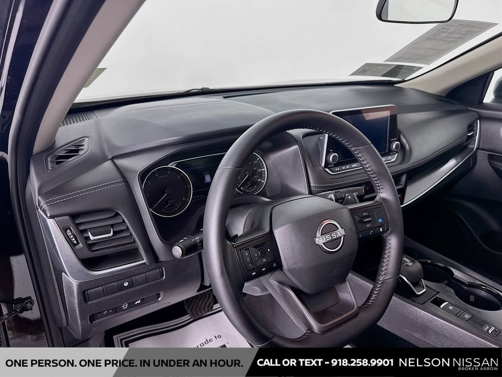 Certified 2025 Nissan Rogue SV w/ SV Premium Package FWD image 9