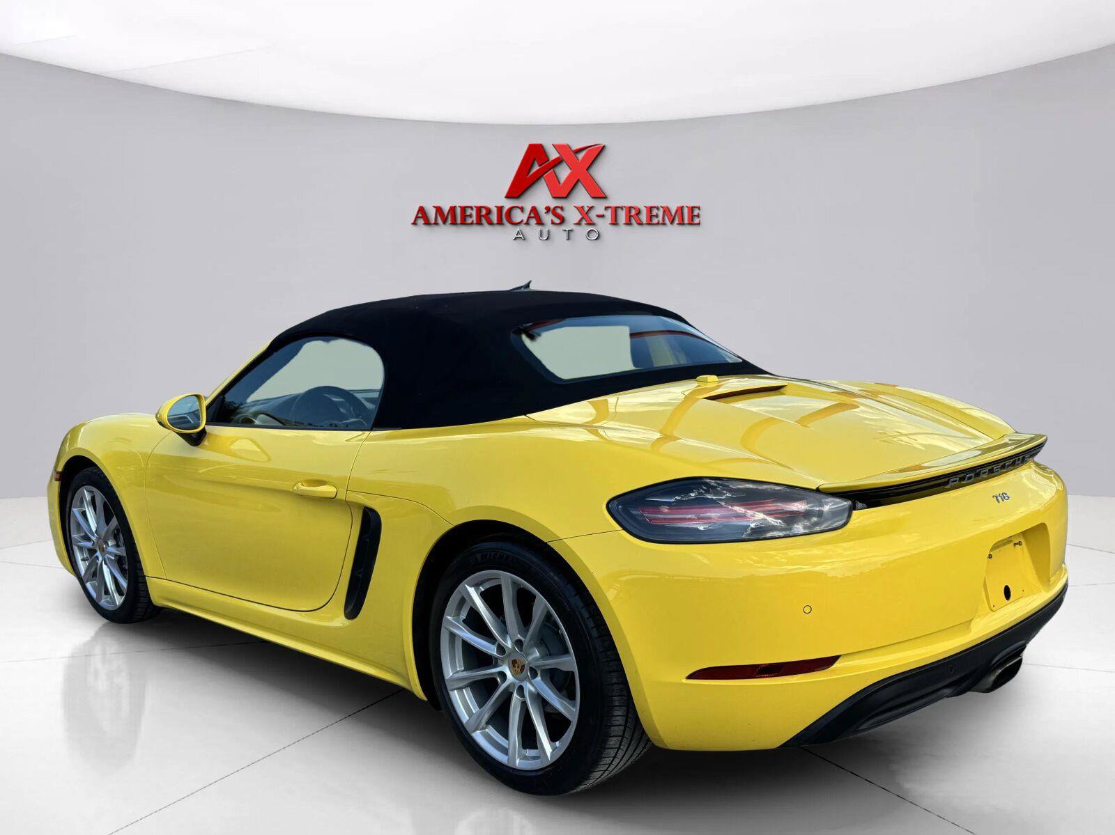 Used 2018 Porsche 718 Boxster RWD image 4