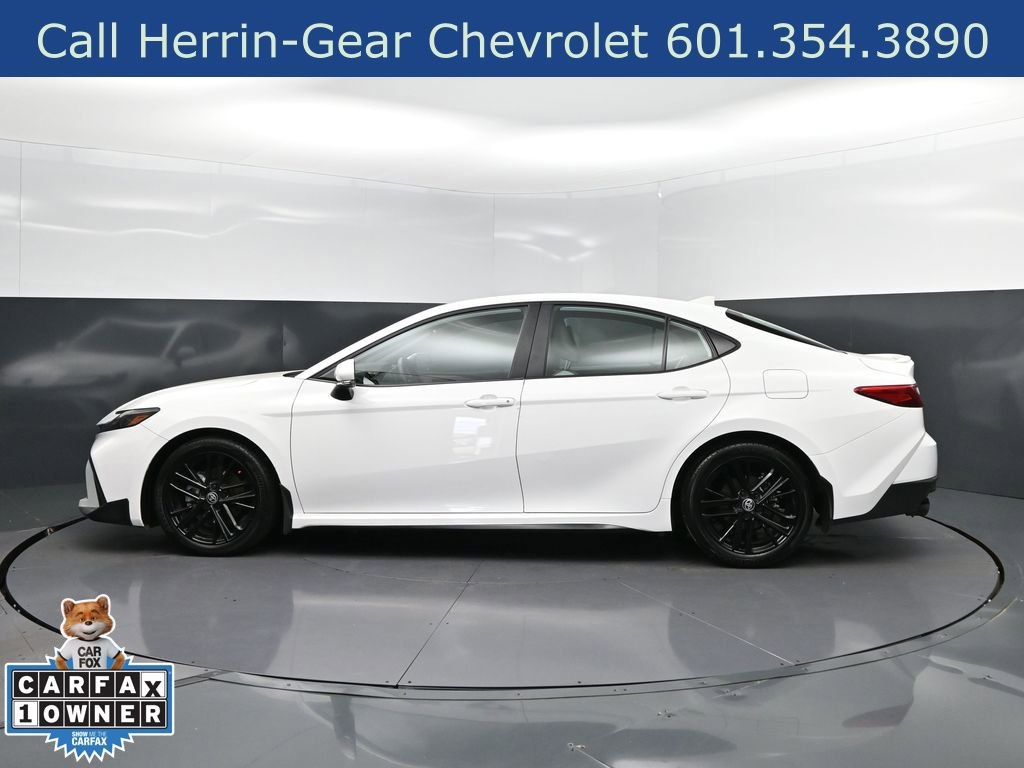 Used 2025 Toyota Camry SE w/ Convenience Package image 4