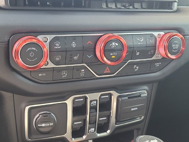 Used 2025 Jeep Wrangler Unlimited Rubicon AWD/4WD image 27