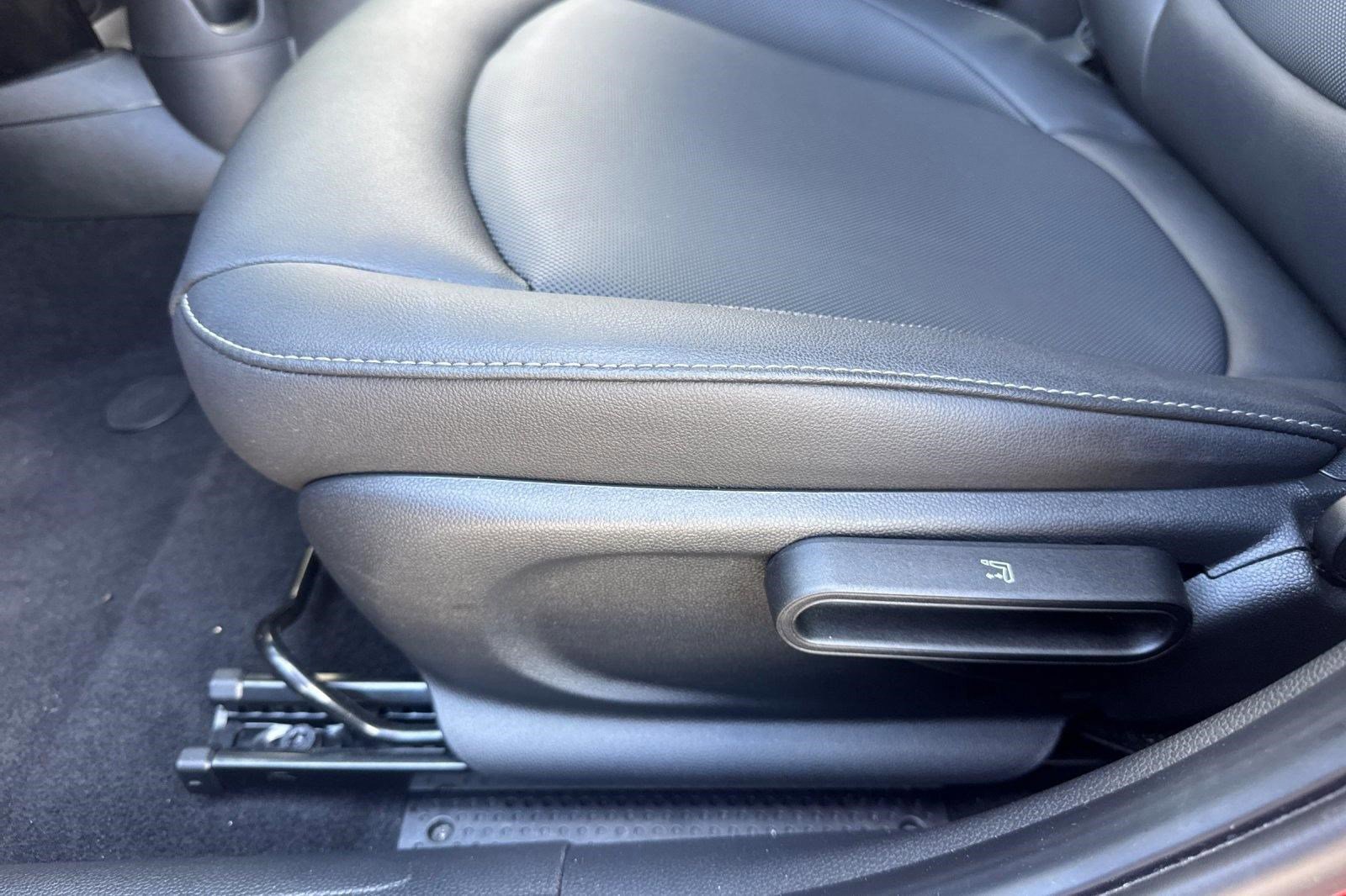 Used 2023 MINI Cooper 4-Door Hardtop image 14