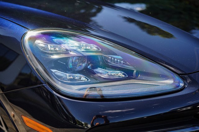 Used 2023 Porsche Cayenne Platinum Edition image 12