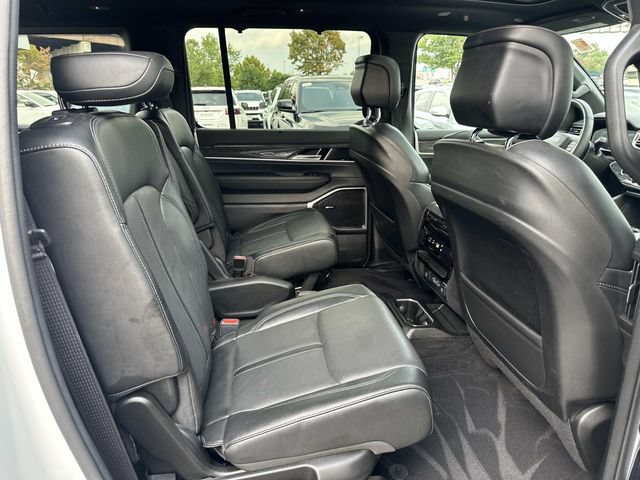 Used 2022 Jeep Wagoneer Series II w/ Convenience Group I AWD/4WD image 12