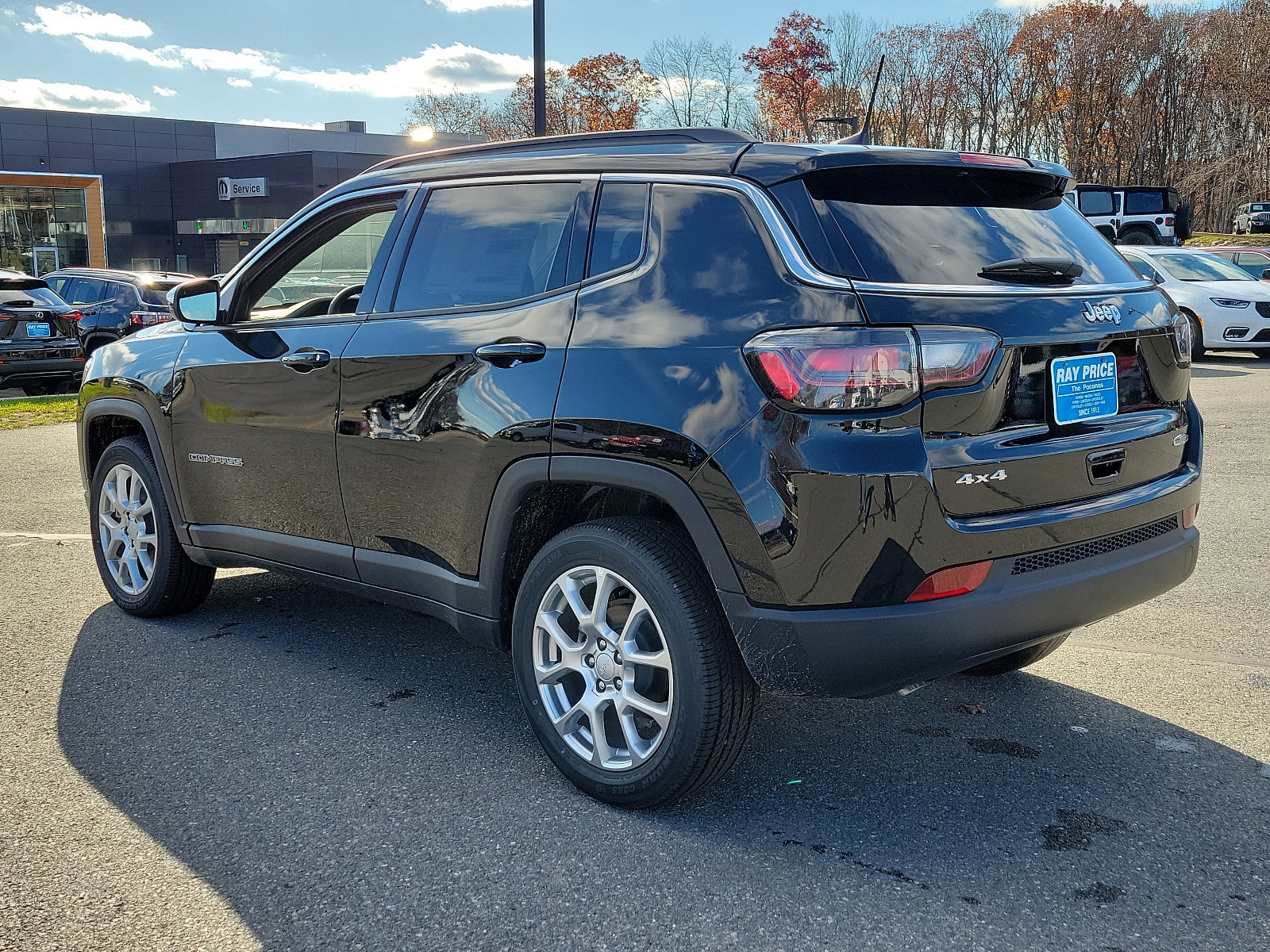 Used 2024 Jeep Compass Latitude w/ Sun and Sound Group image 3