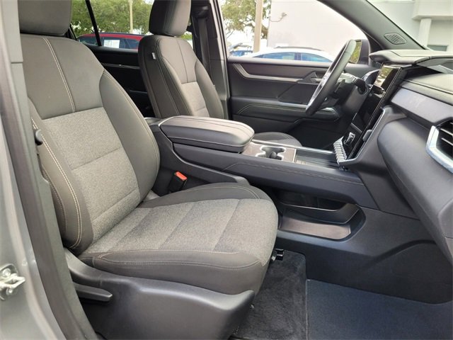 Used 2025 GMC Acadia Elevation image 28