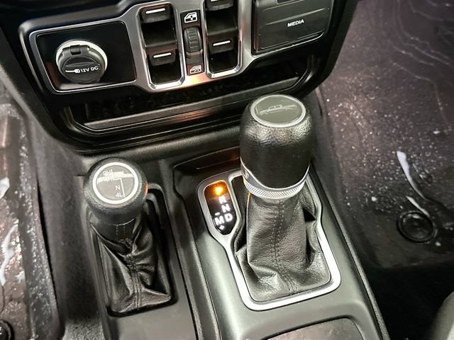 Used 2022 Jeep Gladiator Sport AWD/4WD image 14