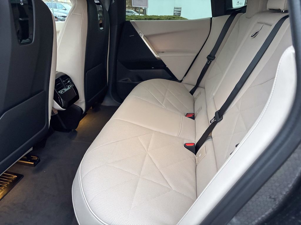 Used 2026 BMW iX xDrive45 image 31