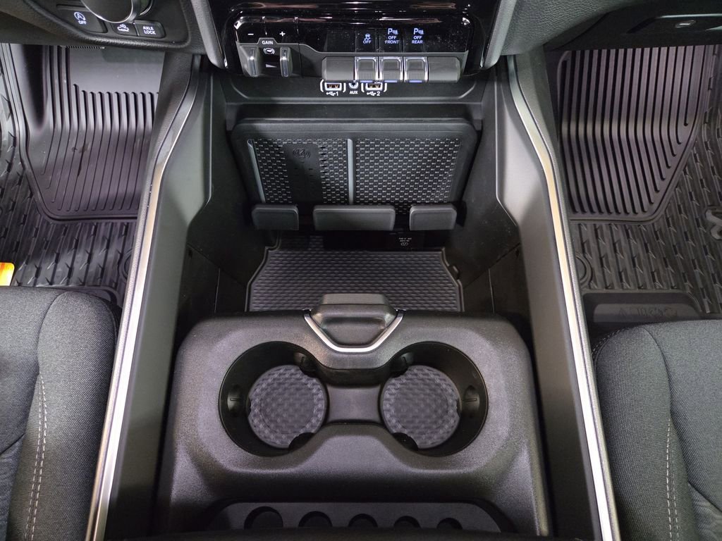 New 2026 RAM 1500 4x4 Crew Cab image 17