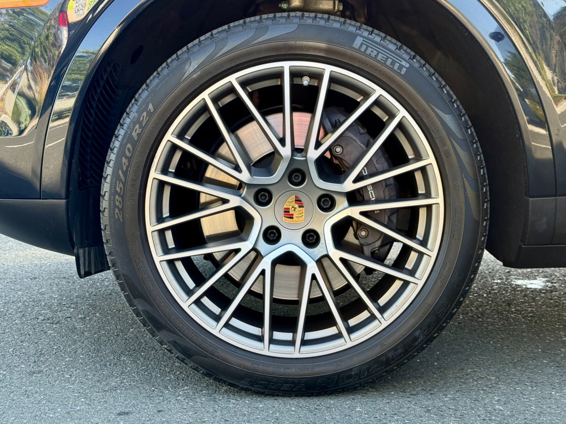 Used 2022 Porsche Cayenne Platinum Edition image 25