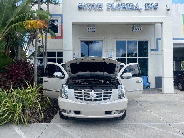 Used 2013 Cadillac Escalade 2WD image 17