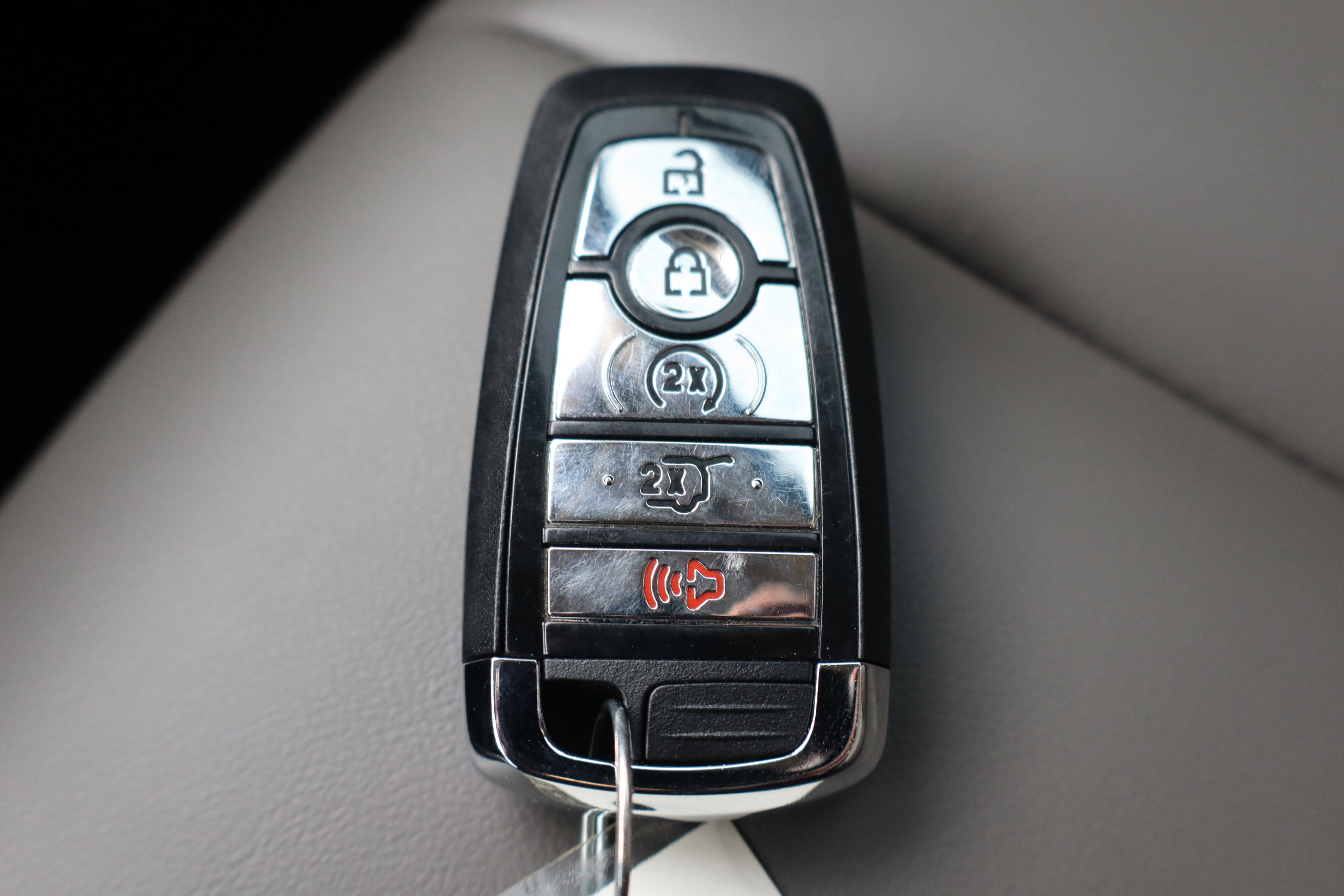 Used 2024 Lincoln Corsair Premiere w/ Rear Removable Package Tray image 31