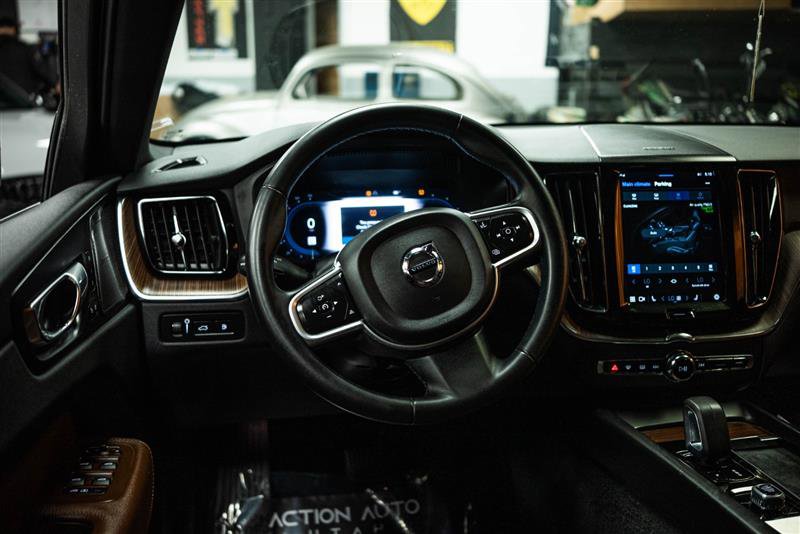 Used 2022 Volvo XC60 T8 Inscription image 18