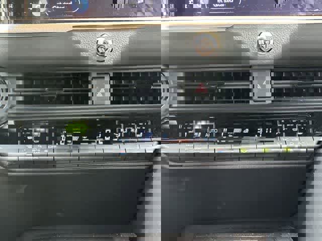 Used 2025 Toyota Crown Platinum AWD/4WD image 14