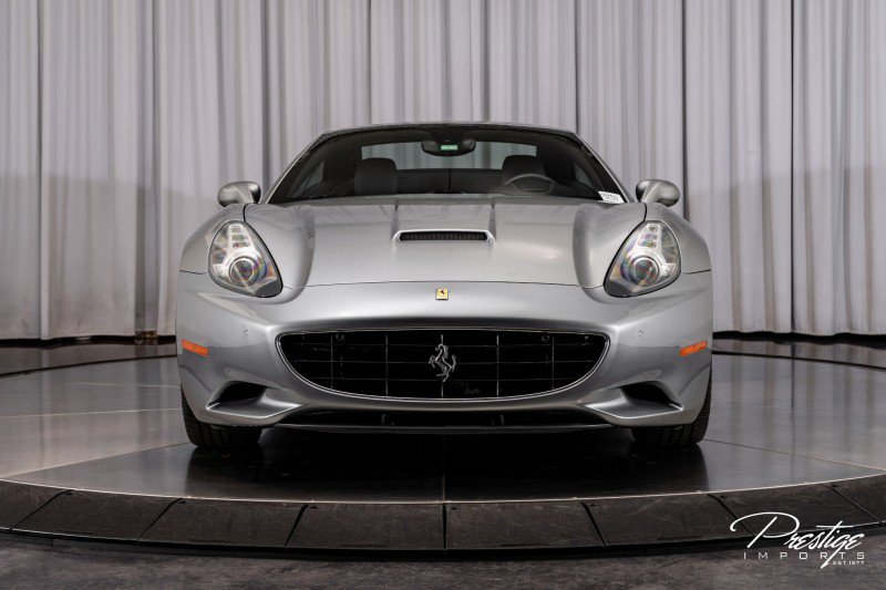 Used 2014 Ferrari California image 3