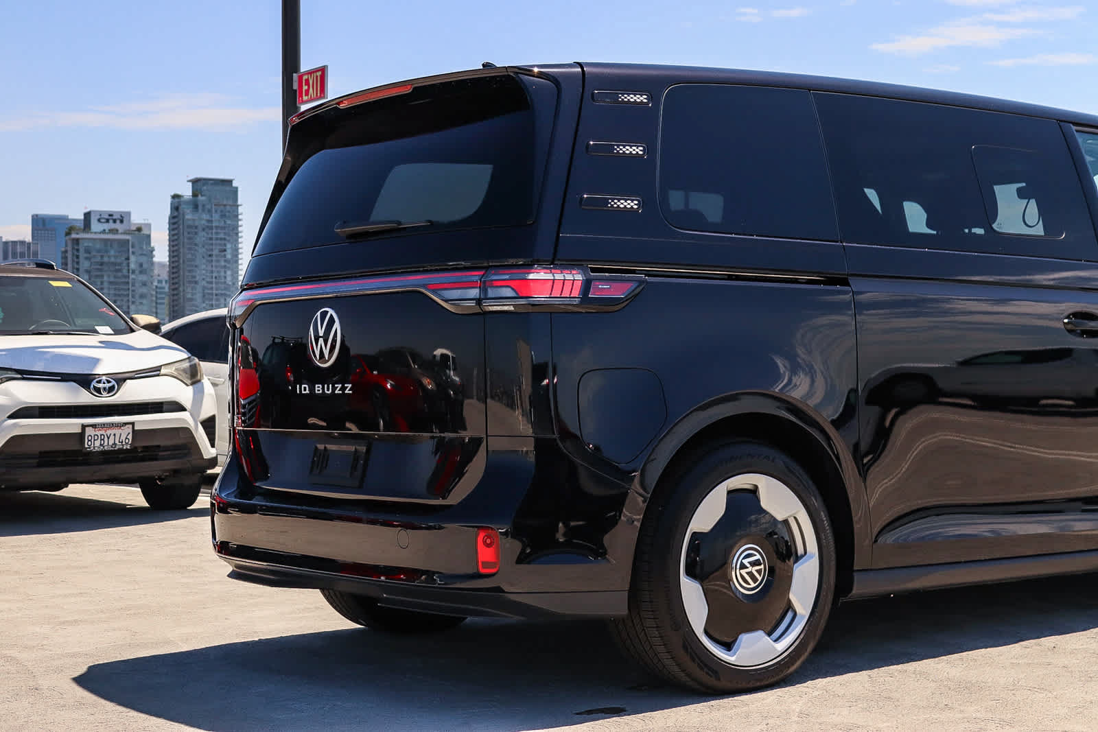 New 2025 Volkswagen ID. Buzz Pro S RWD image 9