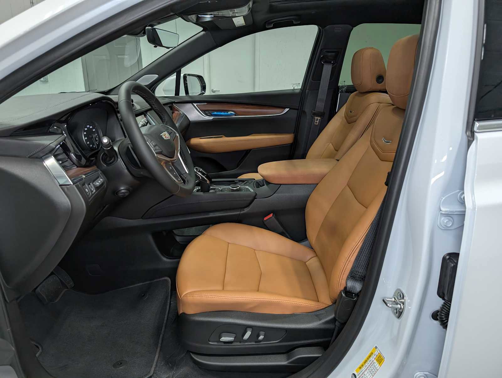 New 2026 Cadillac XT5 Premium Luxury w/ Driver Assist Package AWD/4WD image 4