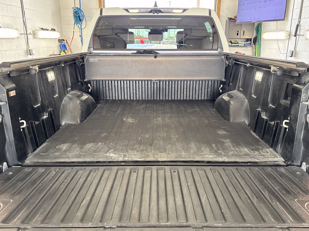 Used 2025 Toyota Tundra Platinum AWD/4WD image 33