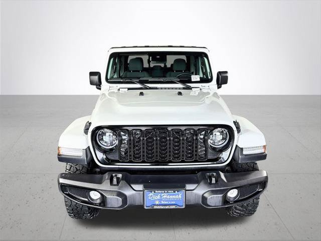 Certified 2025 Jeep Gladiator Sport AWD/4WD image 3