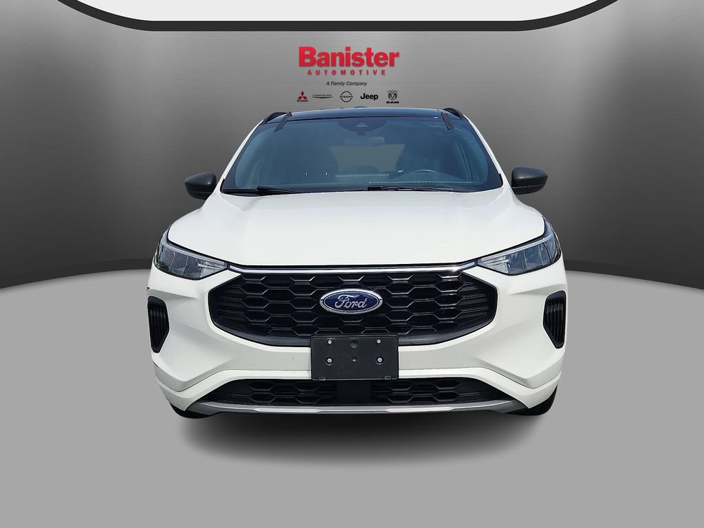 Used 2023 Ford Escape ST-Line w/ Tech Pack #1 AWD/4WD image 2