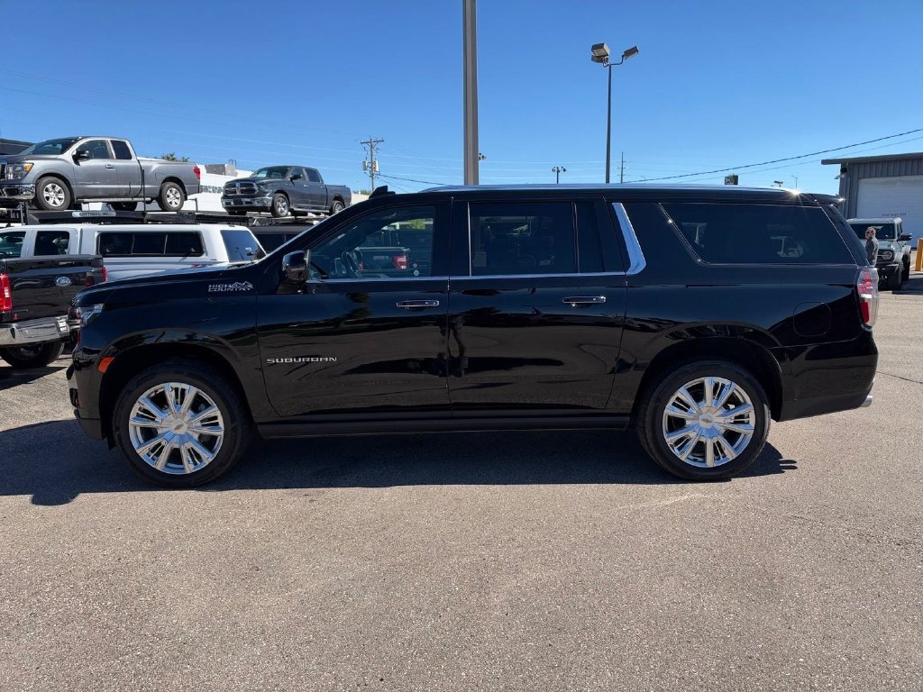 Used 2022 Chevrolet Suburban High Country AWD/4WD image 3