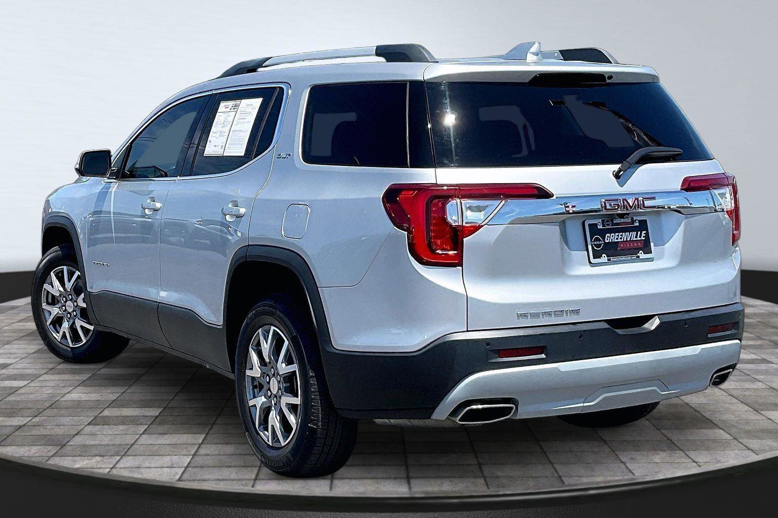 Used 2020 GMC Acadia SLT FWD image 3