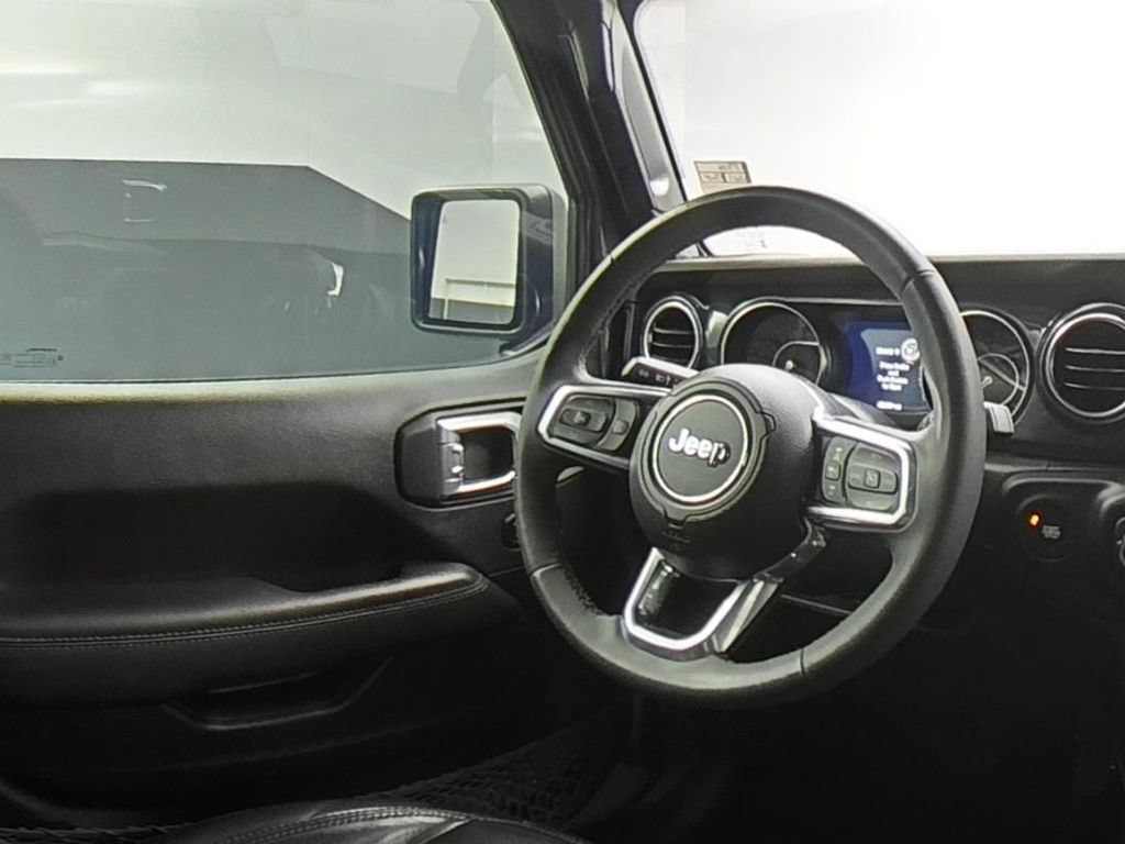 Used 2023 Jeep Wrangler Unlimited Sahara AWD/4WD image 16