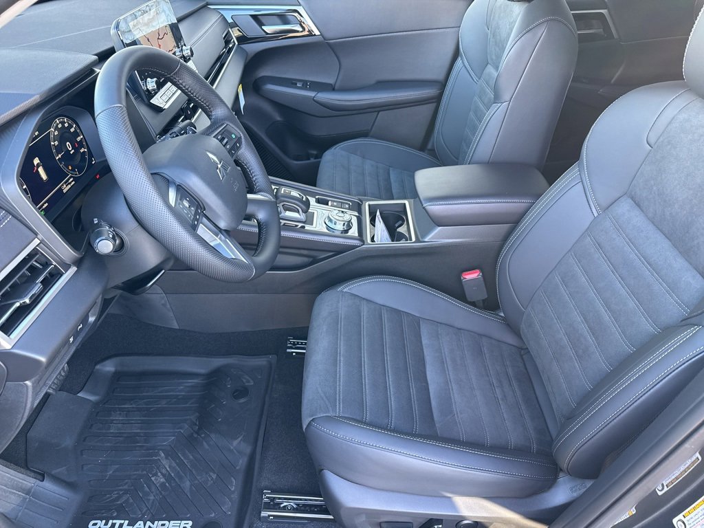 New 2025 Mitsubishi Outlander SE image 23