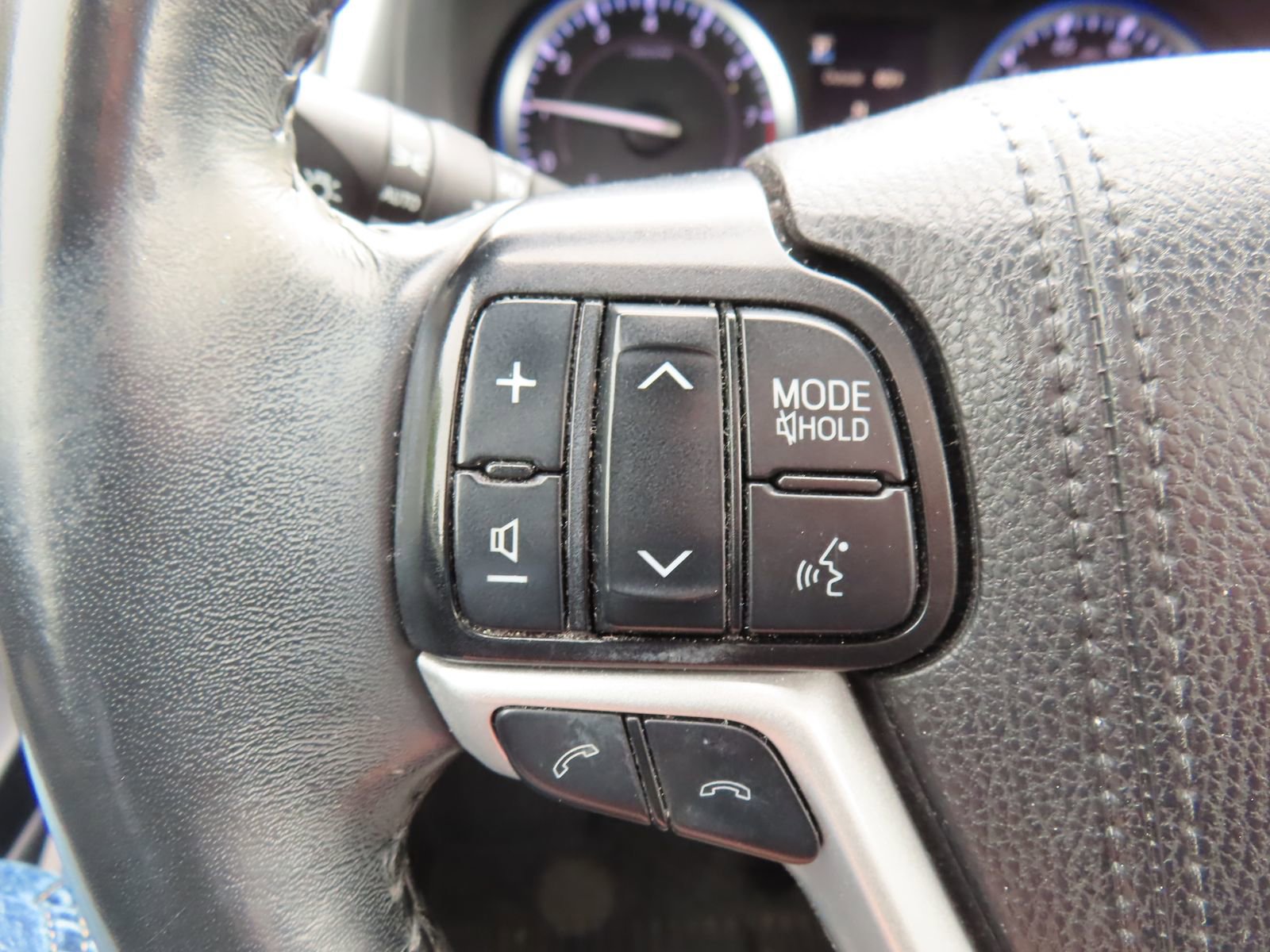 Used 2019 Toyota Highlander XLE AWD/4WD image 17