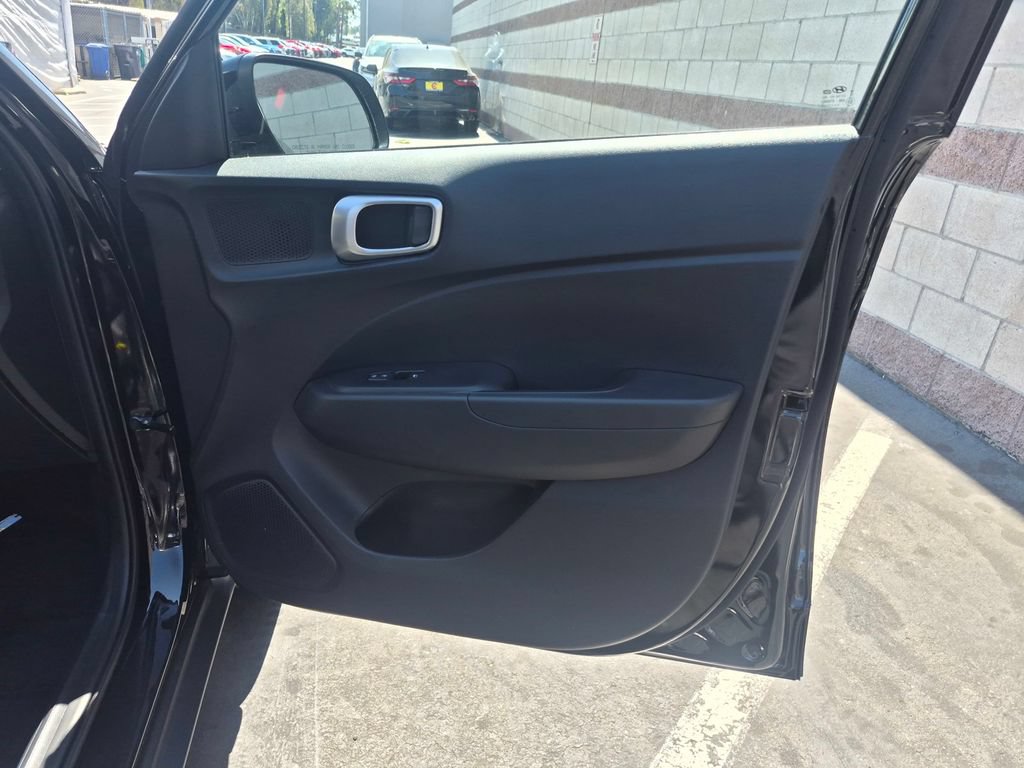 Used 2026 Hyundai Venue SE FWD image 23