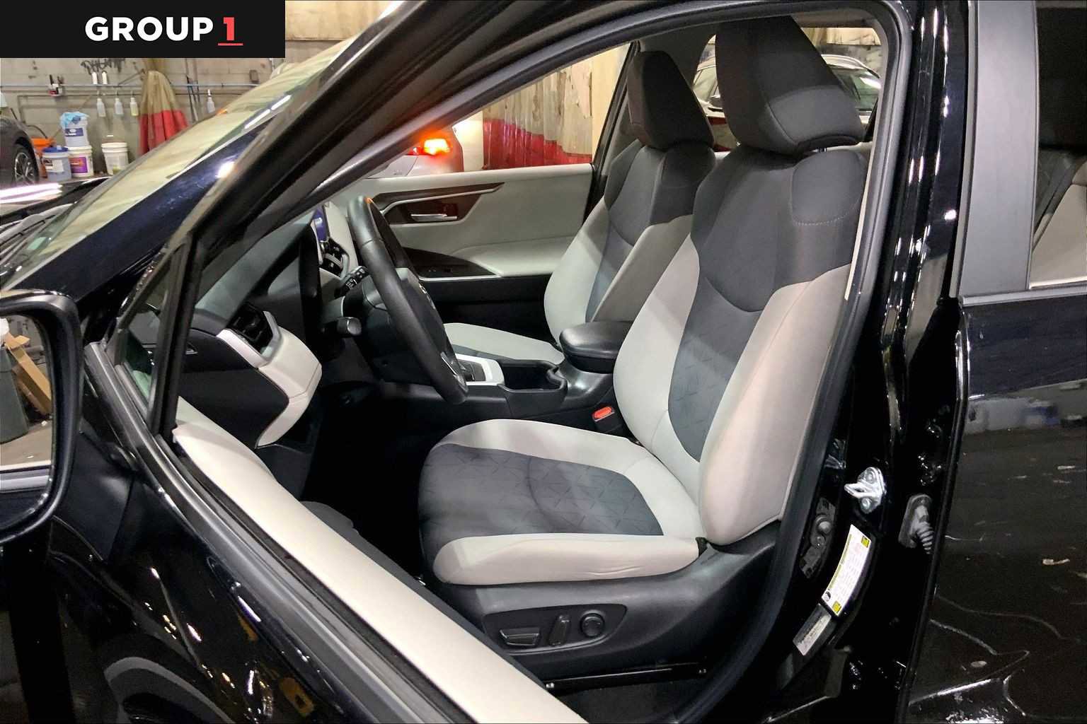 Used 2023 Toyota RAV4 XLE image 7