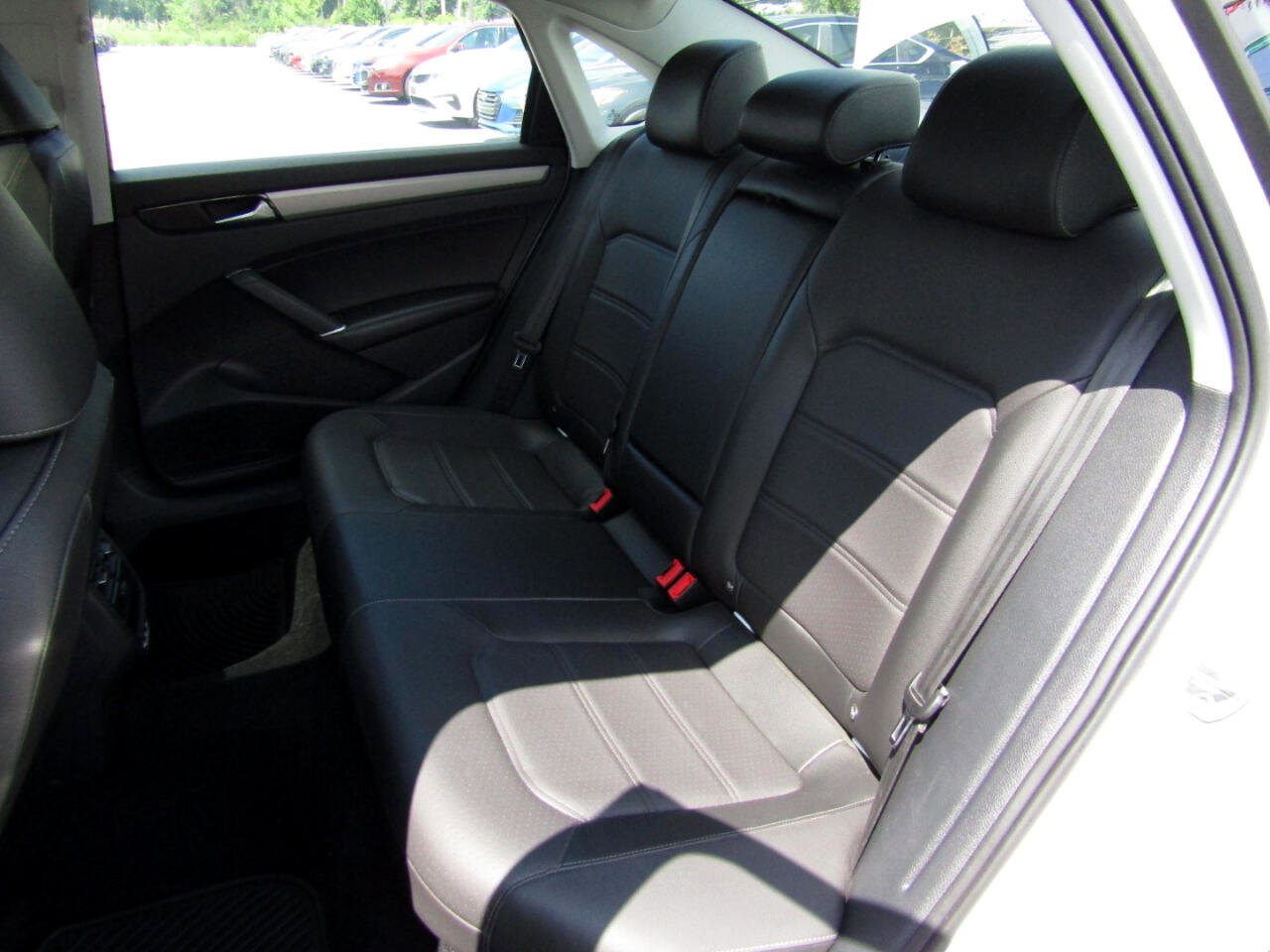 Used 2022 Volkswagen Passat 2.0T SE image 21