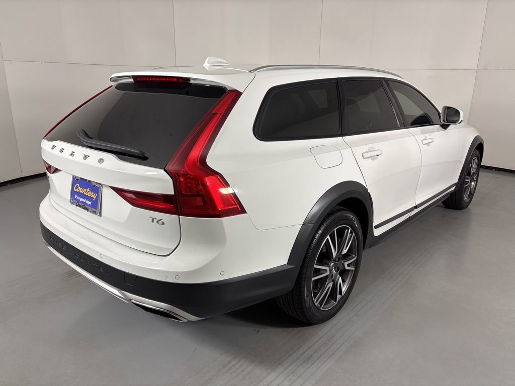 Used 2018 Volvo V90 T6 Cross Country w/ Convenience Package image 8