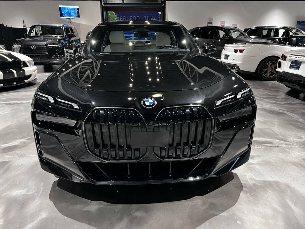 Used 2024 BMW 760i xDrive AWD/4WD image 8