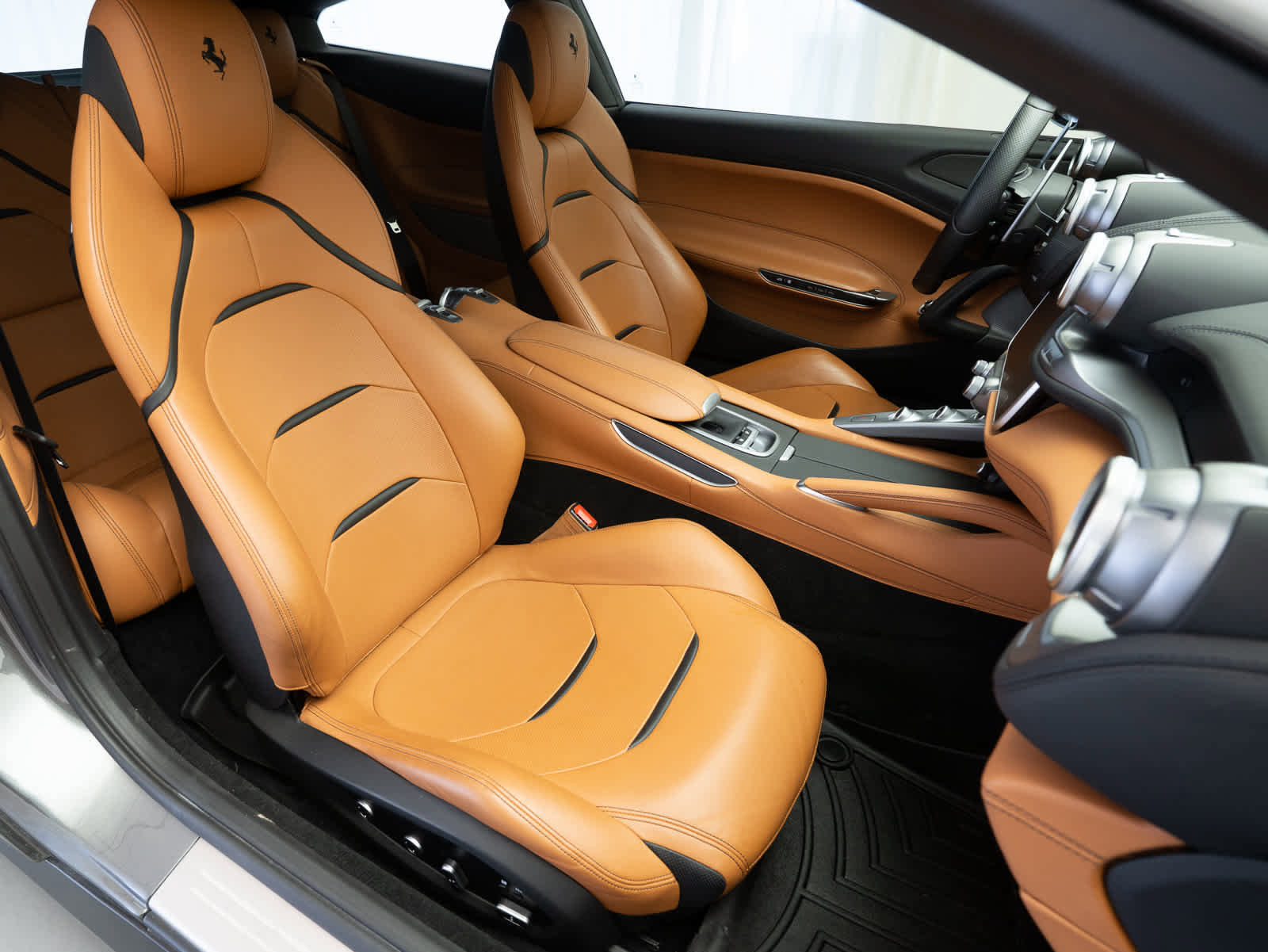 Certified 2018 Ferrari GTC4Lusso image 7