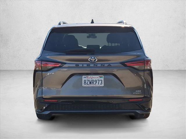 Used 2022 Toyota Sienna XSE w/ XSE Plus Package FWD image 6