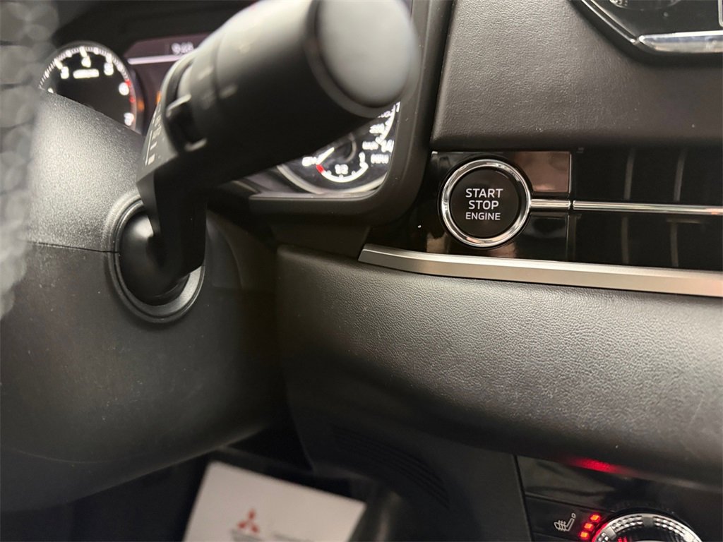 Used 2022 Mitsubishi Outlander SE image 30