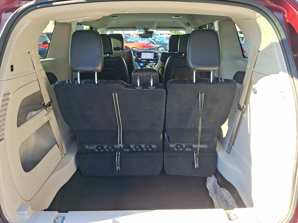 Certified 2023 Chrysler Pacifica Touring-L image 17