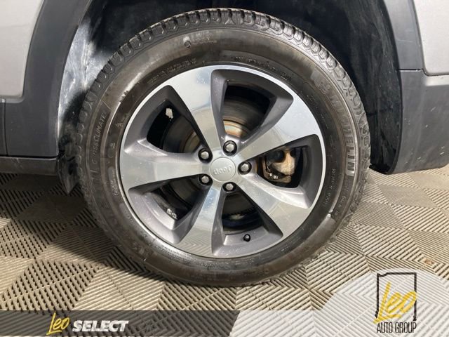 Used 2019 Jeep Cherokee Limited AWD/4WD image 22