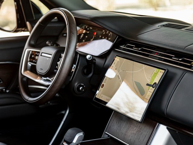 Used 2025 Land Rover Range Rover Long Wheelbase Autobiography image 32