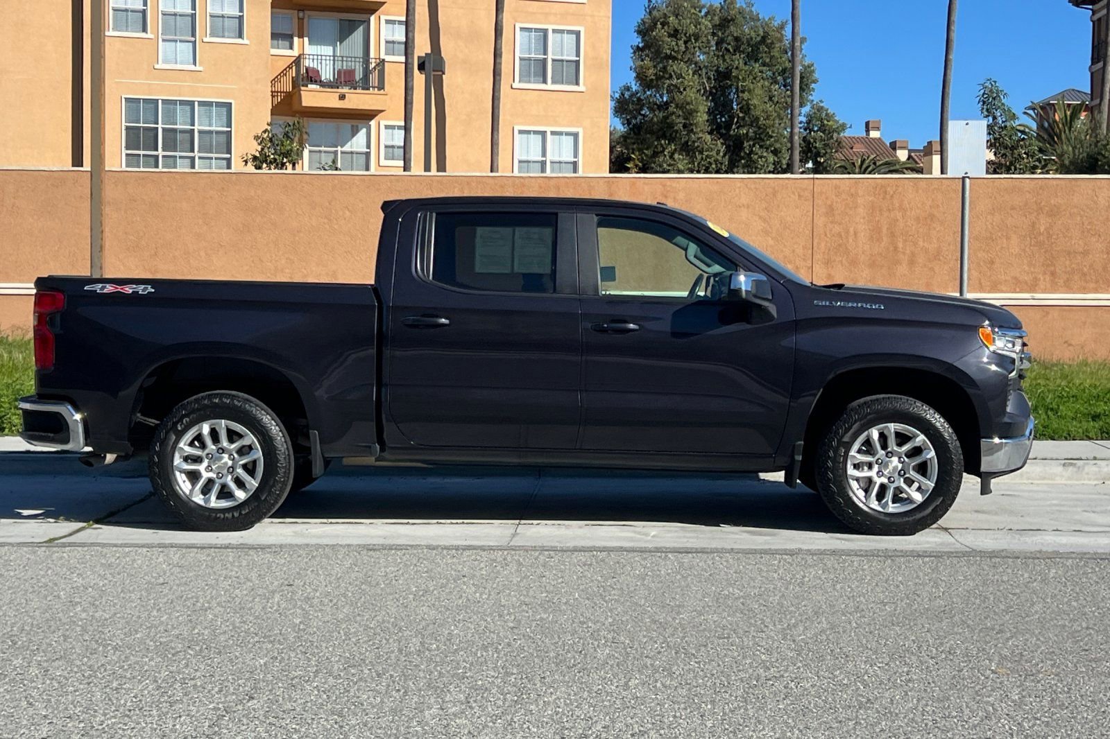Used 2022 Chevrolet Silverado 1500 LT image 3