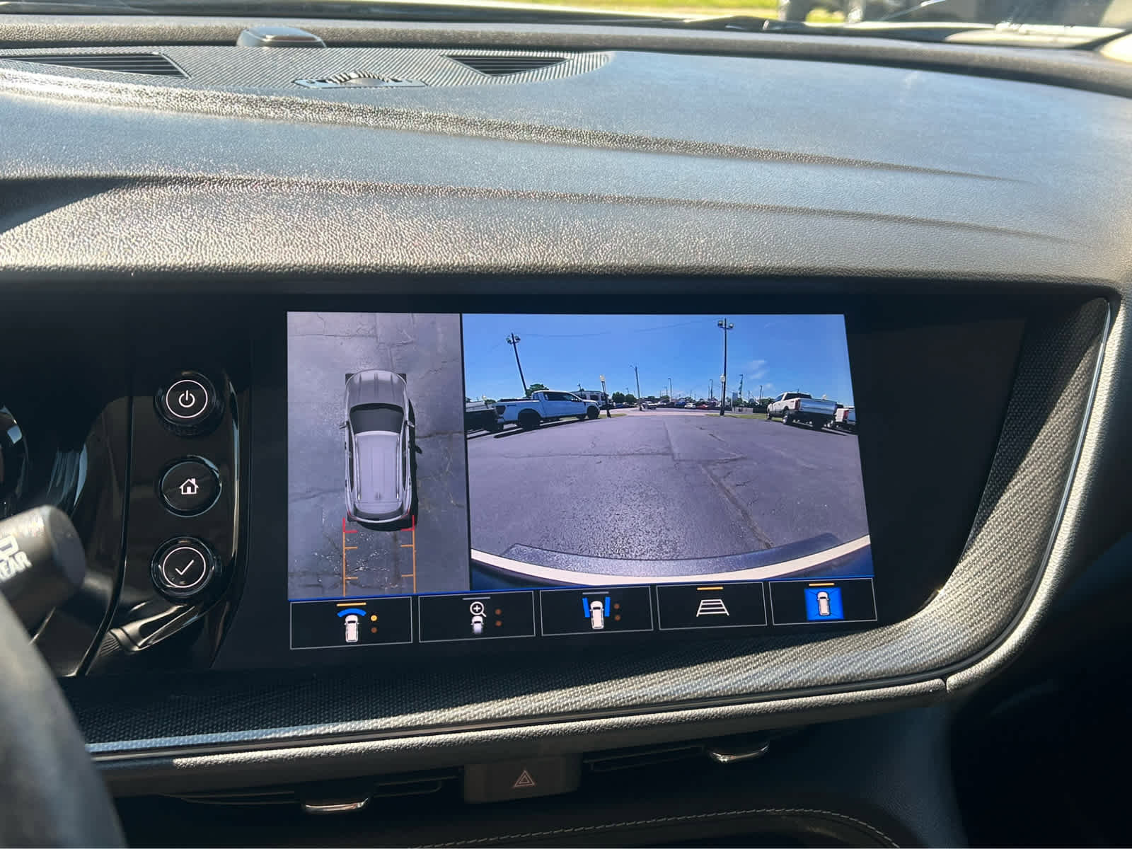 Used 2022 Buick Envision Essence w/ Technology Package I FWD image 36