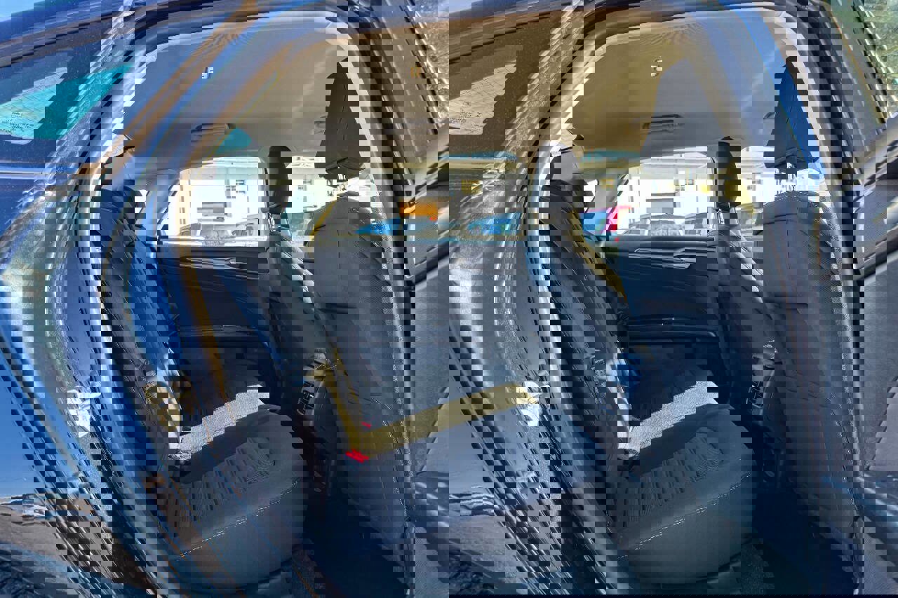 Used 2020 Ford Fusion SE image 11