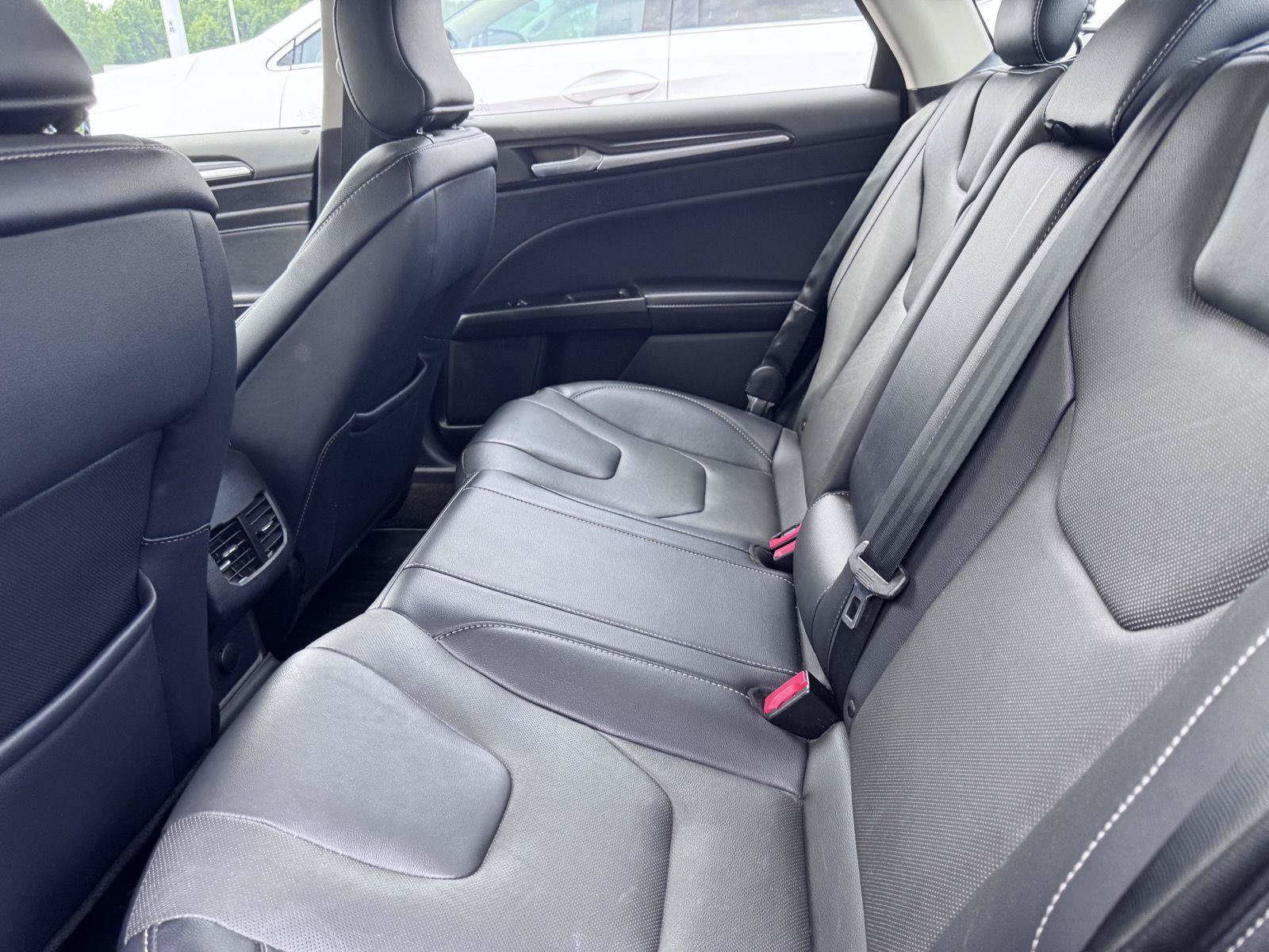 Used 2019 Ford Fusion Titanium FWD image 9